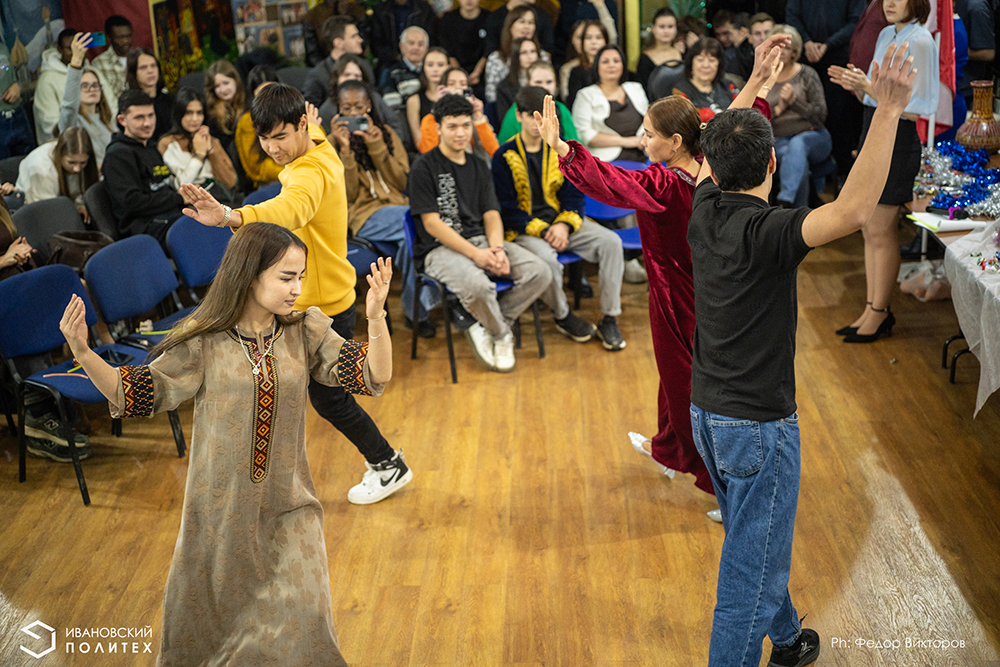 Елки. Танцы. Политех
