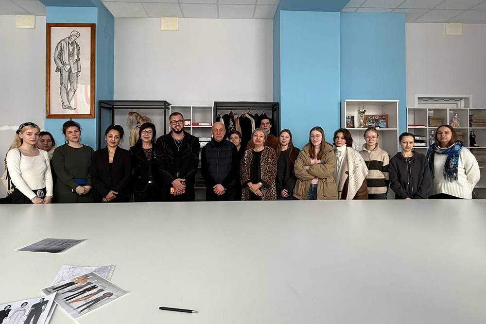 От эскиза к производству: студенты КШИ создают модели спецодежды для ивановской компании