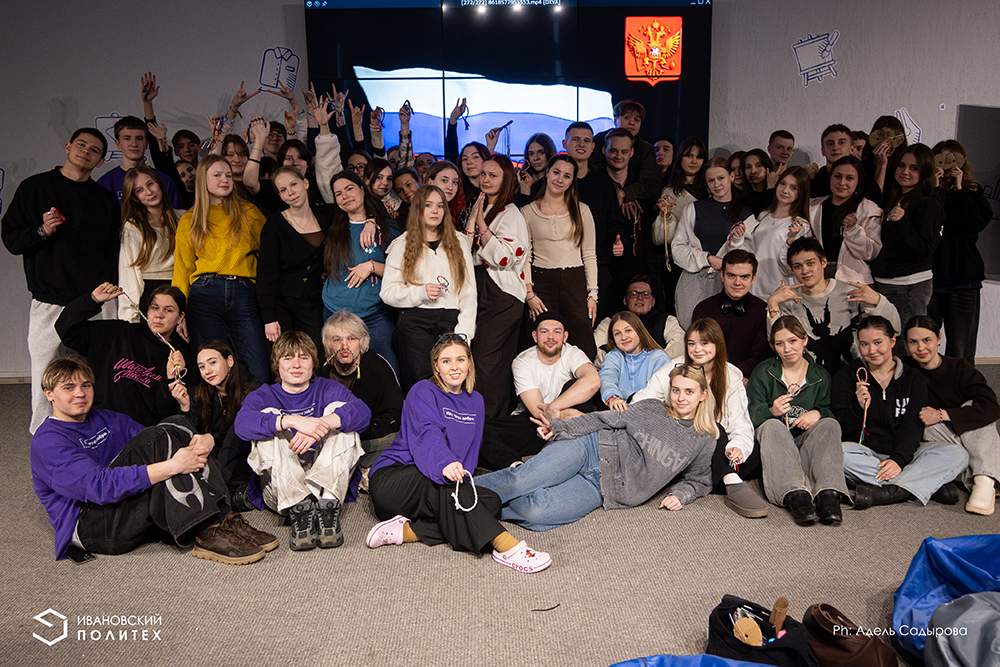 Студенты сплели браслеты дружбы